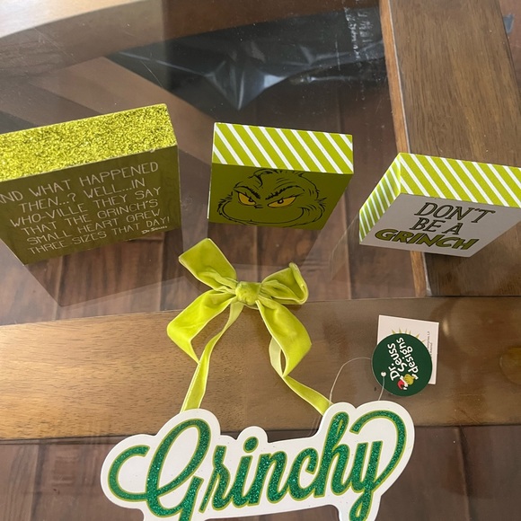 Grinchy Holiday Decor Set with Green Accents - Picture 2 of 5